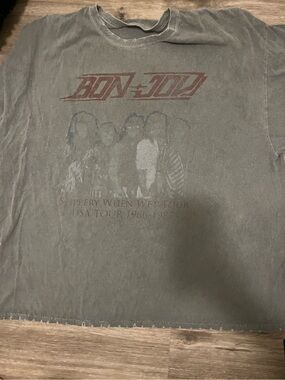 Bon Jovi Vintage Tour Tee in Faded grey